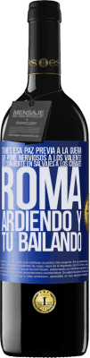 39,95 € Envío gratis | Vino Tinto Edición RED MBE Reserva Tienes esa paz previa a la guerra que pone nerviosos a los valientes, que convierte en salvajes a los cobardes. Roma Etiqueta Azul. Etiqueta personalizable Reserva 12 Meses Cosecha 2015 Tempranillo