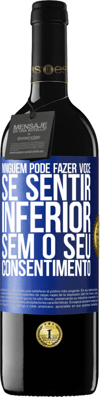 39,95 € Envio grátis | Vinho tinto Edição RED MBE Reserva Ninguém pode fazer você se sentir inferior sem o seu consentimento Etiqueta Azul. Etiqueta personalizável Reserva 12 Meses Colheita 2015 Tempranillo