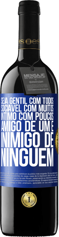 39,95 € Envio grátis | Vinho tinto Edição RED MBE Reserva Seja gentil com todos, sociável com muitos, íntimo com poucos, amigo de um e inimigo de ninguém Etiqueta Azul. Etiqueta personalizável Reserva 12 Meses Colheita 2015 Tempranillo