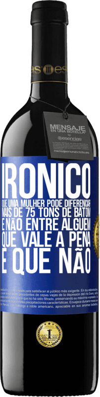 39,95 € Envio grátis | Vinho tinto Edição RED MBE Reserva Irônico Que uma mulher pode diferenciar mais de 75 tons de batom e não entre alguém que vale a pena e que não Etiqueta Azul. Etiqueta personalizável Reserva 12 Meses Colheita 2015 Tempranillo