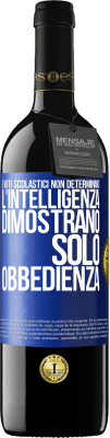 39,95 € Spedizione Gratuita | Vino rosso Edizione RED MBE Riserva I voti scolastici non determinano l'intelligenza. Dimostrano solo obbedienza Etichetta Blu. Etichetta personalizzabile Riserva 12 Mesi Raccogliere 2015 Tempranillo