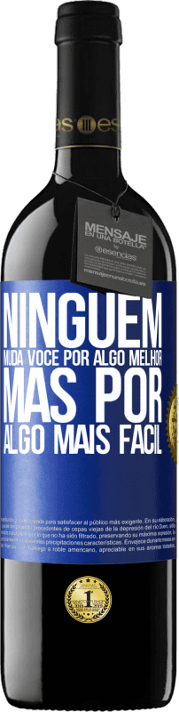 39,95 € Envio grátis | Vinho tinto Edição RED MBE Reserva Ninguém muda você por algo melhor, mas por algo mais fácil Etiqueta Azul. Etiqueta personalizável Reserva 12 Meses Colheita 2015 Tempranillo