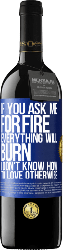 39,95 € 送料無料 | 赤ワイン REDエディション MBE 予約する 火をお願いすると、すべてが燃えます。そうでなければ愛する方法がわからない 青いタグ. カスタマイズ可能なラベル 予約する 12 月 収穫 2016 Tempranillo