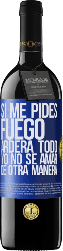 39,95 € Envío gratis | Vino Tinto Edición RED MBE Reserva Si me pides fuego, arderá todo. Yo no sé amar de otra manera Etiqueta Azul. Etiqueta personalizable Reserva 12 Meses Cosecha 2015 Tempranillo