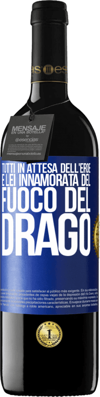 39,95 € Spedizione Gratuita | Vino rosso Edizione RED MBE Riserva Tutti in attesa dell'eroe e lei innamorata del fuoco del drago Etichetta Blu. Etichetta personalizzabile Riserva 12 Mesi Raccogliere 2015 Tempranillo