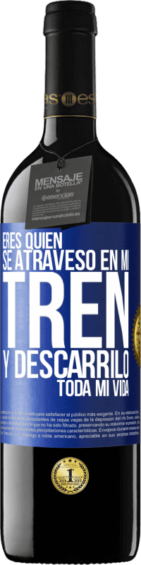 39,95 € Envío gratis | Vino Tinto Edición RED MBE Reserva Eres quien se atravesó en mi tren y descarriló toda mi vida Etiqueta Azul. Etiqueta personalizable Reserva 12 Meses Cosecha 2015 Tempranillo