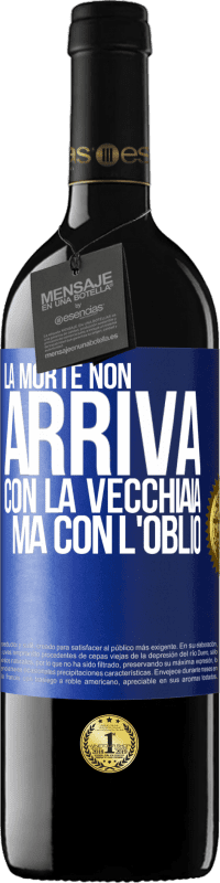 39,95 € Spedizione Gratuita | Vino rosso Edizione RED MBE Riserva La morte non arriva con la vecchiaia, ma con l'oblio Etichetta Blu. Etichetta personalizzabile Riserva 12 Mesi Raccogliere 2015 Tempranillo