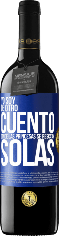 39,95 € Envío gratis | Vino Tinto Edición RED MBE Reserva Yo soy de otro cuento donde las princesas se rescatan solas Etiqueta Azul. Etiqueta personalizable Reserva 12 Meses Cosecha 2014 Tempranillo