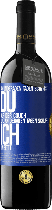 39,95 € Kostenloser Versand | Rotwein RED Ausgabe MBE Reserve An ungeraden Tagen schläfst du auf der Couch und an geraden Tagen schlafe ich im Bett. Blaue Markierung. Anpassbares Etikett Reserve 12 Monate Ernte 2015 Tempranillo