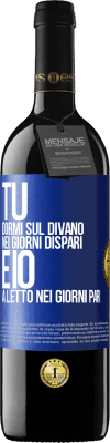 39,95 € Spedizione Gratuita | Vino rosso Edizione RED MBE Riserva Tu dormi sul divano nei giorni dispari e io a letto nei giorni pari Etichetta Blu. Etichetta personalizzabile Riserva 12 Mesi Raccogliere 2015 Tempranillo