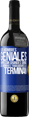 39,95 € Envío gratis | Vino Tinto Edición RED MBE Reserva Los hombres geniales empiezan grandes obras. Los hombres trabajadores las terminan Etiqueta Azul. Etiqueta personalizable Reserva 12 Meses Cosecha 2016 Tempranillo