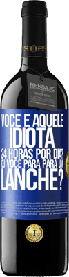 39,95 € Envio grátis | Vinho tinto Edição RED MBE Reserva Você é aquele idiota 24 horas por dia? Ou você para para um lanche? Etiqueta Azul. Etiqueta personalizável Reserva 12 Meses Colheita 2014 Tempranillo