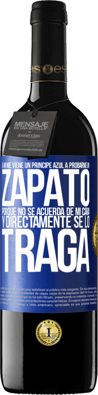 39,95 € Envío gratis | Vino Tinto Edición RED MBE Reserva A mí me viene un príncipe azul a probarme un zapato porque no se acuerda de mi cara y directamente se lo traga Etiqueta Azul. Etiqueta personalizable Reserva 12 Meses Cosecha 2016 Tempranillo