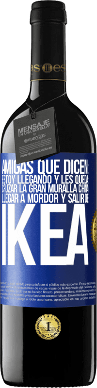 39,95 € Envío gratis | Vino Tinto Edición RED MBE Reserva Amigas que dicen: Estoy llegando. Y les queda: cruzar la Gran Muralla China, llegar a Mordor y salir de Ikea Etiqueta Azul. Etiqueta personalizable Reserva 12 Meses Cosecha 2014 Tempranillo