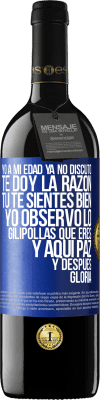 39,95 € Envío gratis | Vino Tinto Edición RED MBE Reserva Yo a mi edad ya no discuto, te doy la razón, tú te sientes bien, yo observo lo gilipollas que eres y aquí paz y después Etiqueta Azul. Etiqueta personalizable Reserva 12 Meses Cosecha 2015 Tempranillo