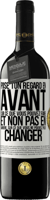 39,95 € Envoi gratuit | Vin rouge Édition RED MBE Réserve Pose ton regard en avant, sur ce que vous pouvez faire et non pas en arrière, sur ce que vous ne pouvez plus changer Étiquette Blanche. Étiquette personnalisable Réserve 12 Mois Récolte 2014 Tempranillo