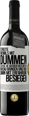 39,95 € Kostenloser Versand | Rotwein RED Ausgabe MBE Reserve Streite niemals mit dummen Leuten, sie werden dich auf ihr Niveau bringen und dich dann mit Erfahrung besiegen. Weißes Etikett. Anpassbares Etikett Reserve 12 Monate Ernte 2014 Tempranillo