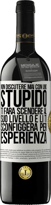 39,95 € Spedizione Gratuita | Vino rosso Edizione RED MBE Riserva Non discutere mai con uno stupido. Ti farà scendere al suo livello e lì ti sconfiggerà per esperienza Etichetta Bianca. Etichetta personalizzabile Riserva 12 Mesi Raccogliere 2015 Tempranillo