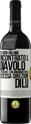 39,95 € Spedizione Gratuita | Vino rosso Edizione RED MBE Riserva Se non hai mai incontrato il diavolo è perché stai andando nella stessa direzione di lui Etichetta Bianca. Etichetta personalizzabile Riserva 12 Mesi Raccogliere 2014 Tempranillo