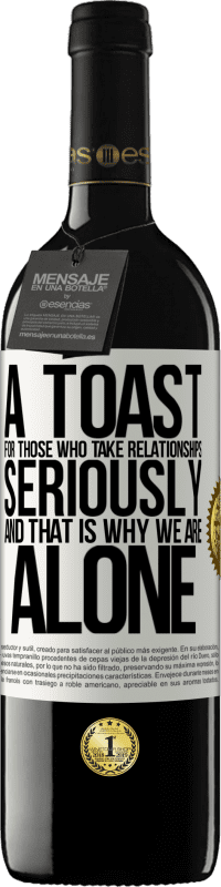 39,95 € 免费送货 | 红酒 RED版 MBE 预订 为认真对待人际关系的人敬酒，这就是为什么我们一个人 白标. 可自定义的标签 预订 12 个月 收成 2016 Tempranillo