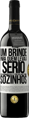 39,95 € Envio grátis | Vinho tinto Edição RED MBE Reserva Um brinde para quem leva a sério os relacionamentos e é por isso que estamos sozinhos Etiqueta Branca. Etiqueta personalizável Reserva 12 Meses Colheita 2015 Tempranillo