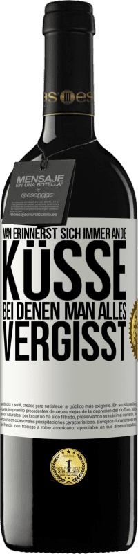 39,95 € Kostenloser Versand | Rotwein RED Ausgabe MBE Reserve Man erinnerst sich immer an die Küsse, bei denen man alles vergisst Weißes Etikett. Anpassbares Etikett Reserve 12 Monate Ernte 2015 Tempranillo