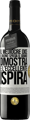 39,95 € Spedizione Gratuita | Vino rosso Edizione RED MBE Riserva Il mediocre dice, il buono spiega, il grande dimostra e l'eccellente ispira Etichetta Bianca. Etichetta personalizzabile Riserva 12 Mesi Raccogliere 2014 Tempranillo