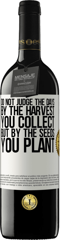 39,95 € 送料無料 | 赤ワイン REDエディション MBE 予約する 収集する収穫によって日を判断するのではなく、植える種によって判断する ホワイトラベル. カスタマイズ可能なラベル 予約する 12 月 収穫 2016 Tempranillo