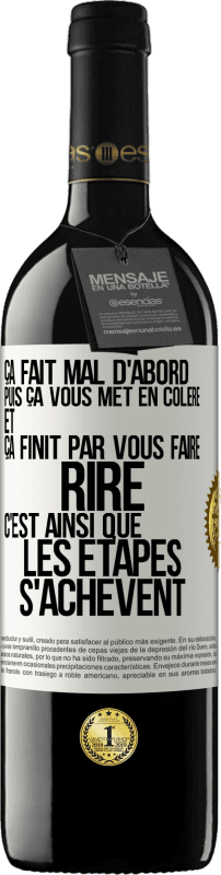 39,95 € Envoi gratuit | Vin rouge Édition RED MBE Réserve Ça fait mal d'abord puis ça vous met en colère et ça finit par vous faire rire. C'est ainsi que les étapes s'achèvent Étiquette Blanche. Étiquette personnalisable Réserve 12 Mois Récolte 2015 Tempranillo