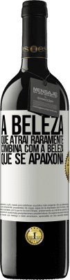 39,95 € Envio grátis | Vinho tinto Edição RED MBE Reserva A beleza que atrai raramente combina com a beleza que se apaixona Etiqueta Branca. Etiqueta personalizável Reserva 12 Meses Colheita 2016 Tempranillo