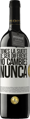 39,95 € Envío gratis | Vino Tinto Edición RED MBE Reserva Tienes la suerte de ser diferente. No cambies nunca Etiqueta Blanca. Etiqueta personalizable Reserva 12 Meses Cosecha 2014 Tempranillo