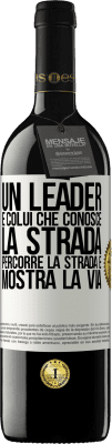 39,95 € Spedizione Gratuita | Vino rosso Edizione RED MBE Riserva Un leader è colui che conosce la strada, percorre la strada e mostra la via Etichetta Bianca. Etichetta personalizzabile Riserva 12 Mesi Raccogliere 2014 Tempranillo