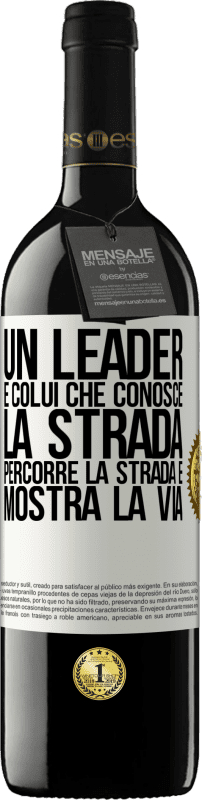 39,95 € Spedizione Gratuita | Vino rosso Edizione RED MBE Riserva Un leader è colui che conosce la strada, percorre la strada e mostra la via Etichetta Bianca. Etichetta personalizzabile Riserva 12 Mesi Raccogliere 2015 Tempranillo