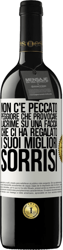 39,95 € Spedizione Gratuita | Vino rosso Edizione RED MBE Riserva Non c'è peccato peggiore che provocare lacrime su una faccia che ci ha regalato i suoi migliori sorrisi Etichetta Bianca. Etichetta personalizzabile Riserva 12 Mesi Raccogliere 2015 Tempranillo