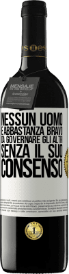 39,95 € Spedizione Gratuita | Vino rosso Edizione RED MBE Riserva Nessun uomo è abbastanza bravo da governare gli altri senza il suo consenso Etichetta Bianca. Etichetta personalizzabile Riserva 12 Mesi Raccogliere 2016 Tempranillo