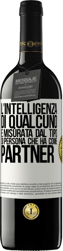 39,95 € Spedizione Gratuita | Vino rosso Edizione RED MBE Riserva L'intelligenza di qualcuno è misurata dal tipo di persona che ha come partner Etichetta Bianca. Etichetta personalizzabile Riserva 12 Mesi Raccogliere 2015 Tempranillo