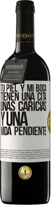 39,95 € Envío gratis | Vino Tinto Edición RED MBE Reserva Tu piel y mi boca tienen una cita, unas caricias, y una vida pendiente Etiqueta Blanca. Etiqueta personalizable Reserva 12 Meses Cosecha 2015 Tempranillo