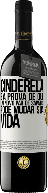 39,95 € Envio grátis | Vinho tinto Edição RED MBE Reserva Cinderela é a prova de que um novo par de sapatos pode mudar sua vida Etiqueta Branca. Etiqueta personalizável Reserva 12 Meses Colheita 2016 Tempranillo