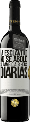 39,95 € Envío gratis | Vino Tinto Edición RED MBE Reserva La esclavitud no se abolió, se cambió a 8 horas diarias Etiqueta Blanca. Etiqueta personalizable Reserva 12 Meses Cosecha 2015 Tempranillo