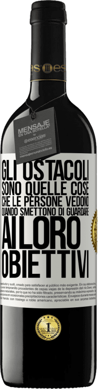 39,95 € Spedizione Gratuita | Vino rosso Edizione RED MBE Riserva Gli ostacoli sono quelle cose che le persone vedono quando smettono di guardare ai loro obiettivi Etichetta Bianca. Etichetta personalizzabile Riserva 12 Mesi Raccogliere 2015 Tempranillo