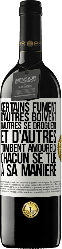 39,95 € Envoi gratuit | Vin rouge Édition RED MBE Réserve Certains fument, d'autres boivent, d'autres se droguent et d'autres tombent amoureux. Chacun se tue à sa manière Étiquette Blanche. Étiquette personnalisable Réserve 12 Mois Récolte 2015 Tempranillo