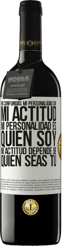 39,95 € Envío gratis | Vino Tinto Edición RED MBE Reserva No confundas mi personalidad con mi actitud. Mi personalidad es quien soy. Mi actitud depende de quien seas tú Etiqueta Blanca. Etiqueta personalizable Reserva 12 Meses Cosecha 2015 Tempranillo