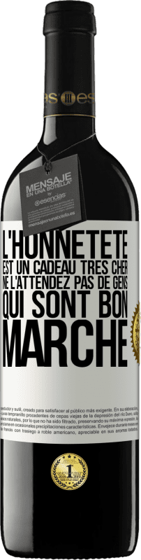 39,95 € Envoi gratuit | Vin rouge Édition RED MBE Réserve L'honnêteté est un cadeau très cher. Ne l'attendez pas de gens qui sont bon marché Étiquette Blanche. Étiquette personnalisable Réserve 12 Mois Récolte 2015 Tempranillo