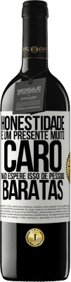 39,95 € Envio grátis | Vinho tinto Edição RED MBE Reserva Honestidade é um presente muito caro. Não espere isso de pessoas baratas Etiqueta Branca. Etiqueta personalizável Reserva 12 Meses Colheita 2015 Tempranillo