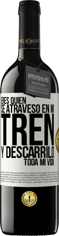 39,95 € Envío gratis | Vino Tinto Edición RED MBE Reserva Eres quien se atravesó en mi tren y descarriló toda mi vida Etiqueta Blanca. Etiqueta personalizable Reserva 12 Meses Cosecha 2015 Tempranillo