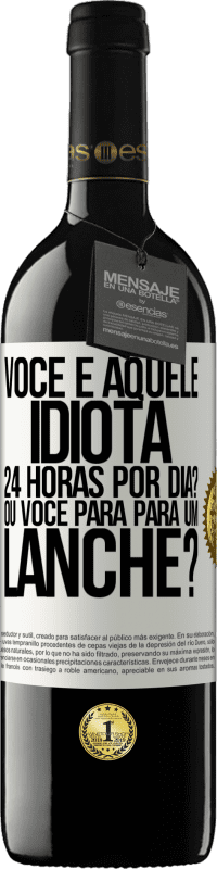 39,95 € Envio grátis | Vinho tinto Edição RED MBE Reserva Você é aquele idiota 24 horas por dia? Ou você para para um lanche? Etiqueta Branca. Etiqueta personalizável Reserva 12 Meses Colheita 2014 Tempranillo