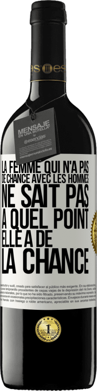 39,95 € Envoi gratuit | Vin rouge Édition RED MBE Réserve La femme qui n'a pas de chance avec les hommes ne sait pas à quel point elle a de la chance Étiquette Blanche. Étiquette personnalisable Réserve 12 Mois Récolte 2015 Tempranillo