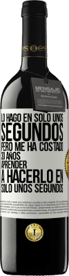 39,95 € Envío gratis | Vino Tinto Edición RED MBE Reserva Lo hago en solo unos segundos, pero me ha costado 30 años aprender a hacerlo en solo unos segundos Etiqueta Blanca. Etiqueta personalizable Reserva 12 Meses Cosecha 2015 Tempranillo