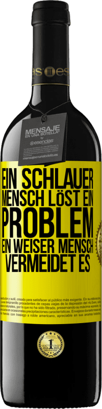 39,95 € Kostenloser Versand | Rotwein RED Ausgabe MBE Reserve Ein schlauer Mensch löst ein Problem. Ein weiser Mensch vermeidet es Gelbes Etikett. Anpassbares Etikett Reserve 12 Monate Ernte 2015 Tempranillo