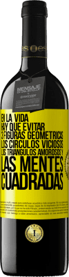 39,95 € Envío gratis | Vino Tinto Edición RED MBE Reserva En la vida hay que evitar 3 figuras geométricas. Los círculos viciosos, los triángulos amorosos y las mentes cuadradas Etiqueta Amarilla. Etiqueta personalizable Reserva 12 Meses Cosecha 2014 Tempranillo